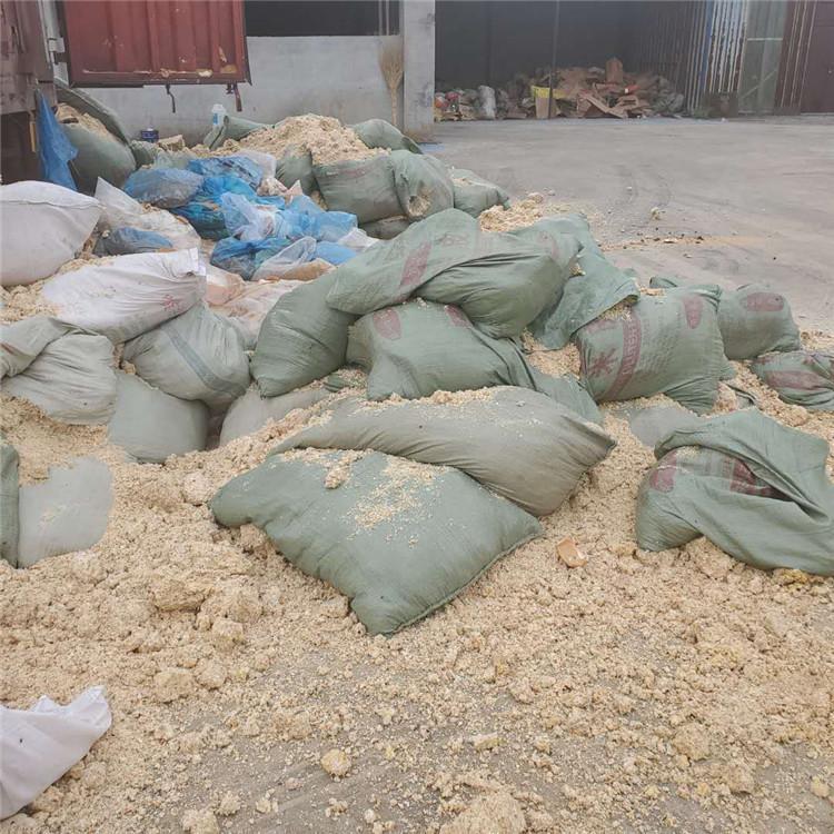 回收过期饲料 被忽视的食安隐患与破解路径